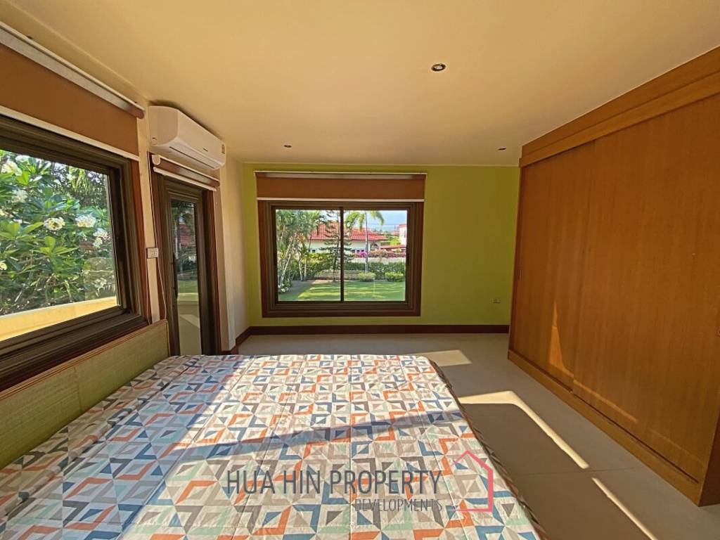 City Center 4 Bed Pool Villa on 1 Rai Land For Sale Hua Hin