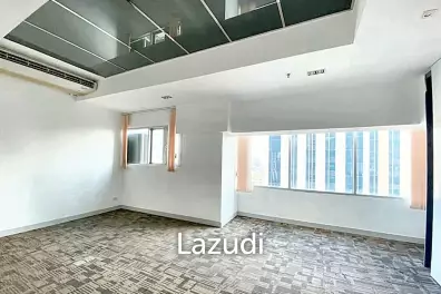 Office space for rent in Watthana