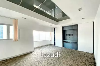 Office space for rent in Watthana