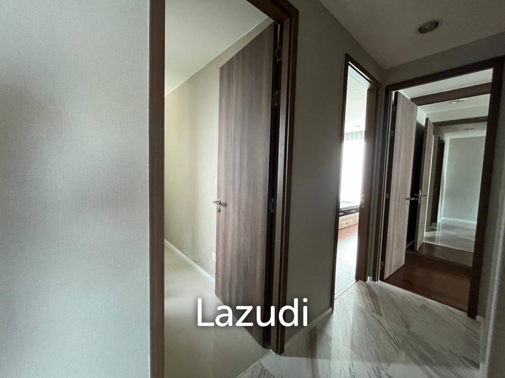 Luxurious 3-Bed Condo at Menam Residences, Bangkok