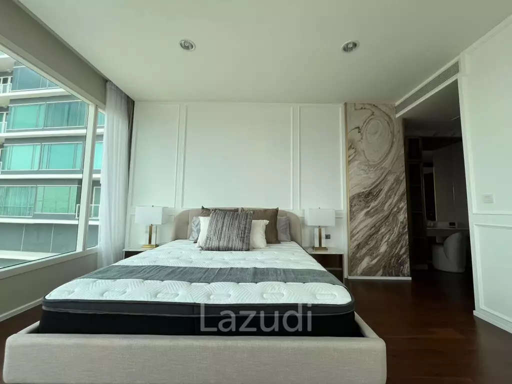 Luxurious 3-Bed Condo at Menam Residences, Bangkok