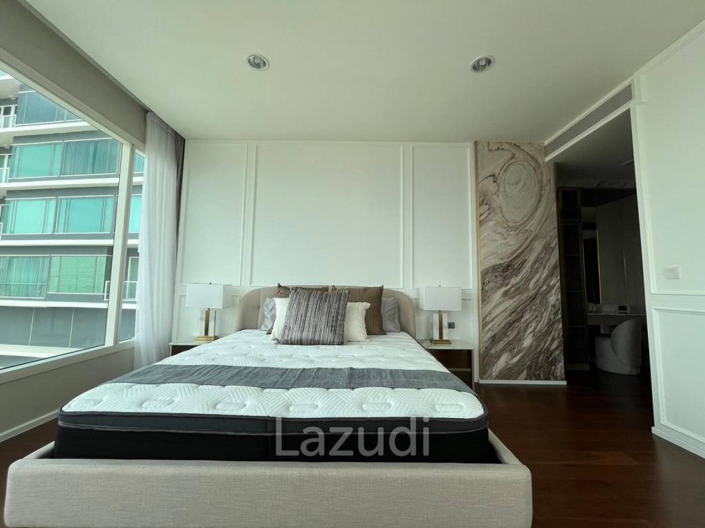 Luxurious 3-Bed Condo at Menam Residences, Bangkok