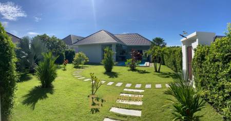 Smart Hamlet: Вилла с бассейном в отличном состоянии с 2 спальнями и 2 ванными комнатами на приятном большом участке