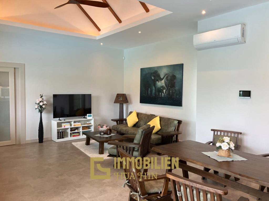 Smart Hamlet: Вилла с бассейном в отличном состоянии с 2 спальнями и 2 ванными комнатами на приятном большом участке