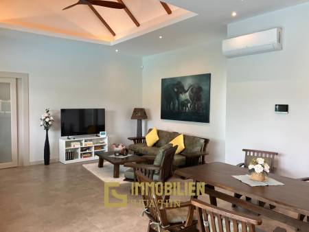 Smart Hamlet: Вилла с бассейном в отличном состоянии с 2 спальнями и 2 ванными комнатами на приятном большом участке