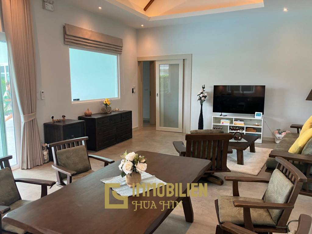 Smart Hamlet: Вилла с бассейном в отличном состоянии с 2 спальнями и 2 ванными комнатами на приятном большом участке