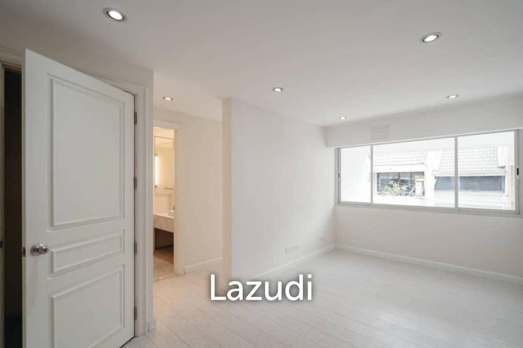 Luxury 4-Bed Detached Home in Watthana, Bangkok