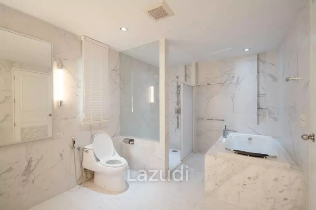 Luxury 4-Bed Detached Home in Watthana, Bangkok