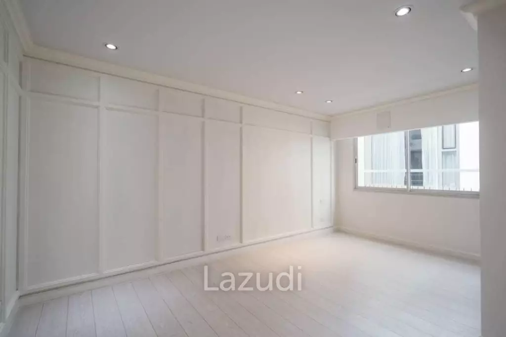 Luxury 4-Bed Detached Home in Watthana, Bangkok
