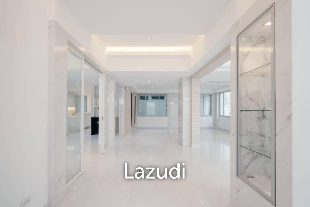 Luxury 4-Bed Detached Home in Watthana, Bangkok