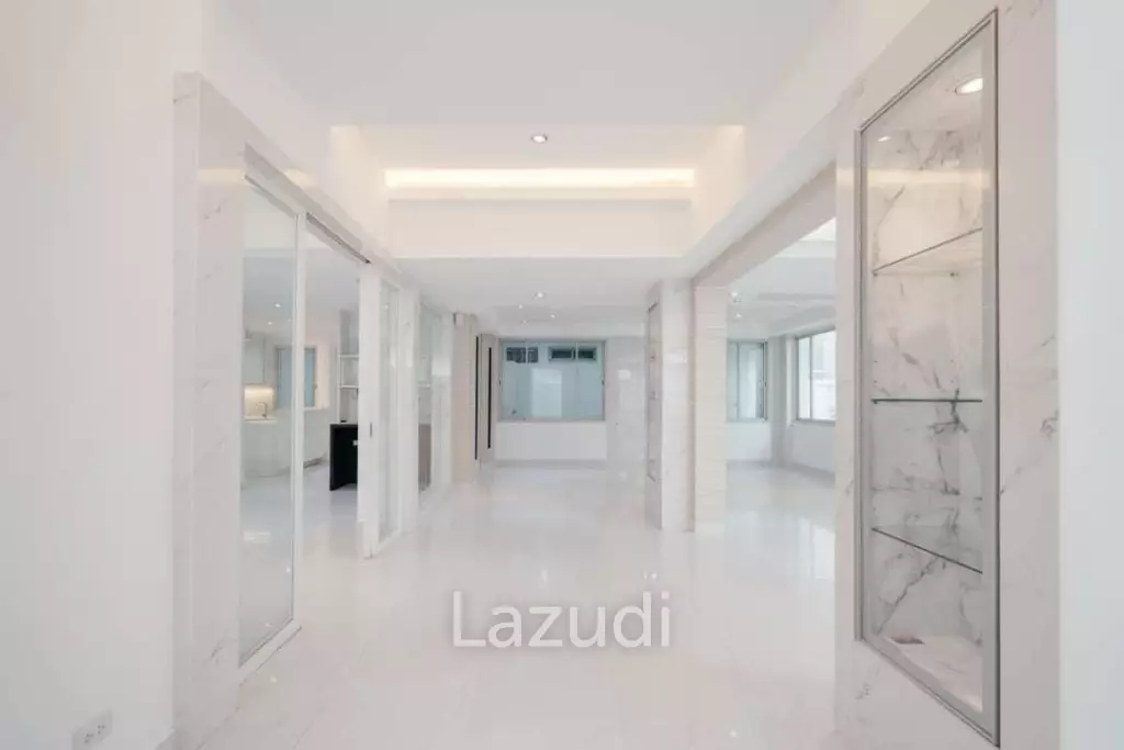 Luxury 4-Bed Detached Home in Watthana, Bangkok