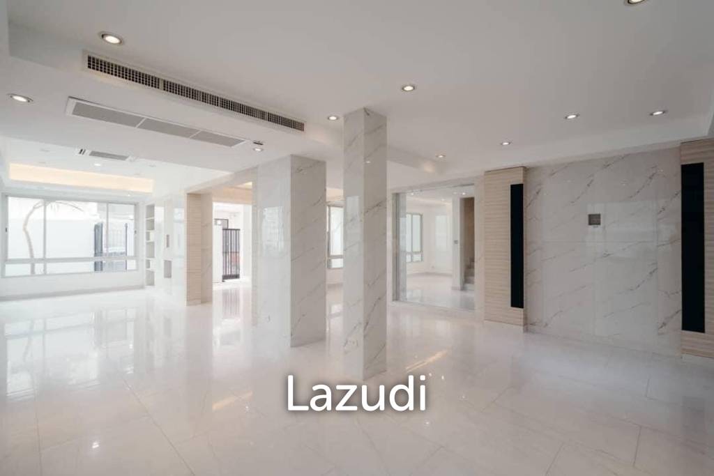 Luxury 4-Bed Detached Home in Watthana, Bangkok