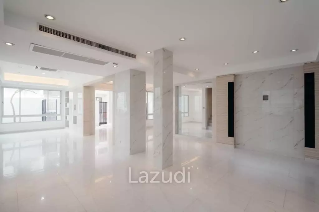 Luxury 4-Bed Detached Home in Watthana, Bangkok