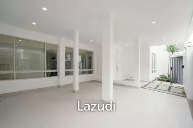 Luxury 4-Bed Detached Home in Watthana, Bangkok