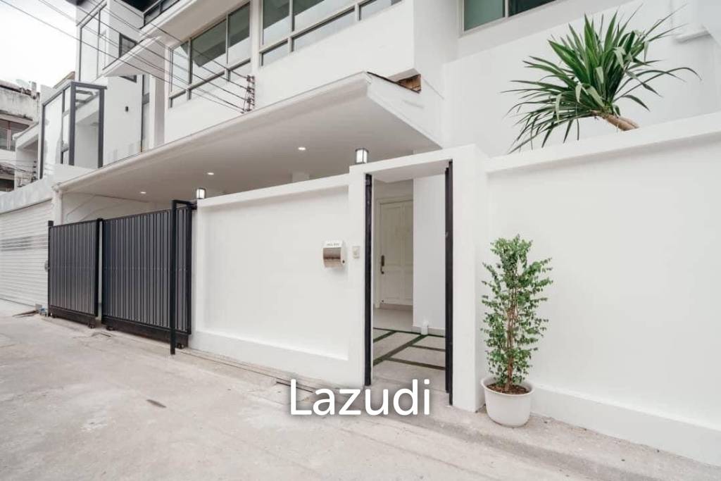 Luxury 4-Bed Detached Home in Watthana, Bangkok