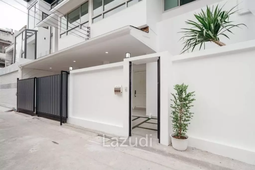 Luxury 4-Bed Detached Home in Watthana, Bangkok