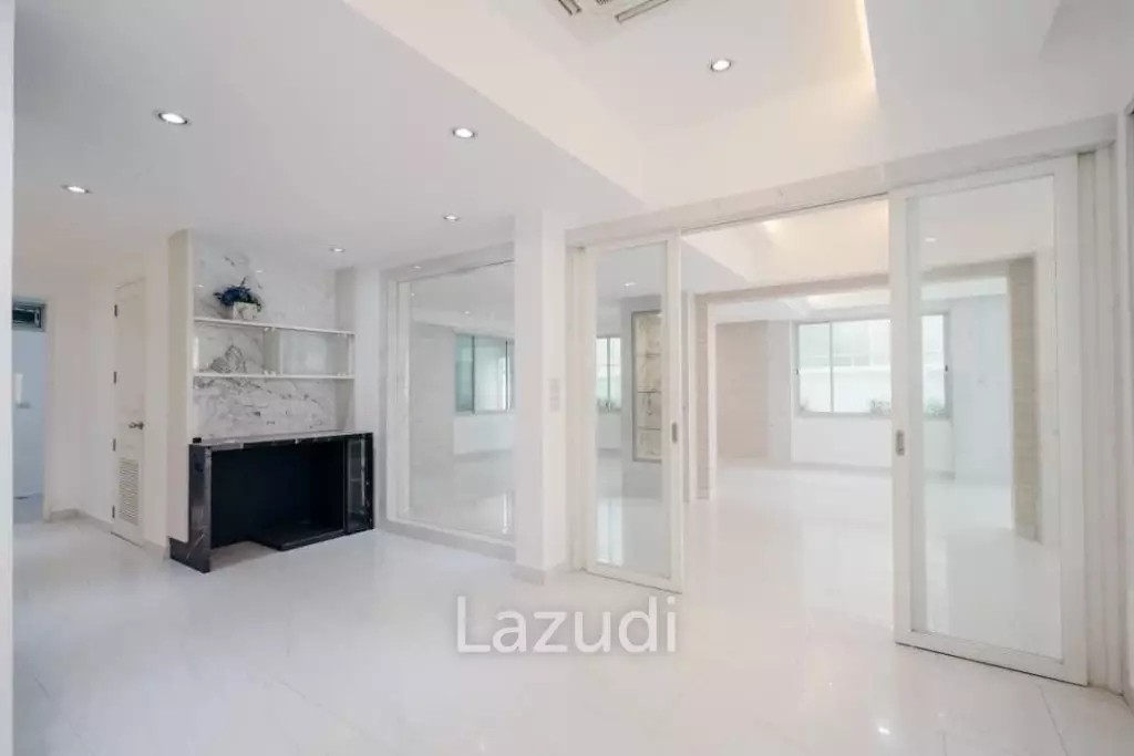 Luxury 4-Bed Detached Home in Watthana, Bangkok