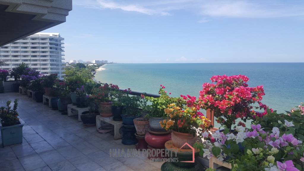 Large Absolute Beachfront Penthouse With Mesmerizing Ocean Views