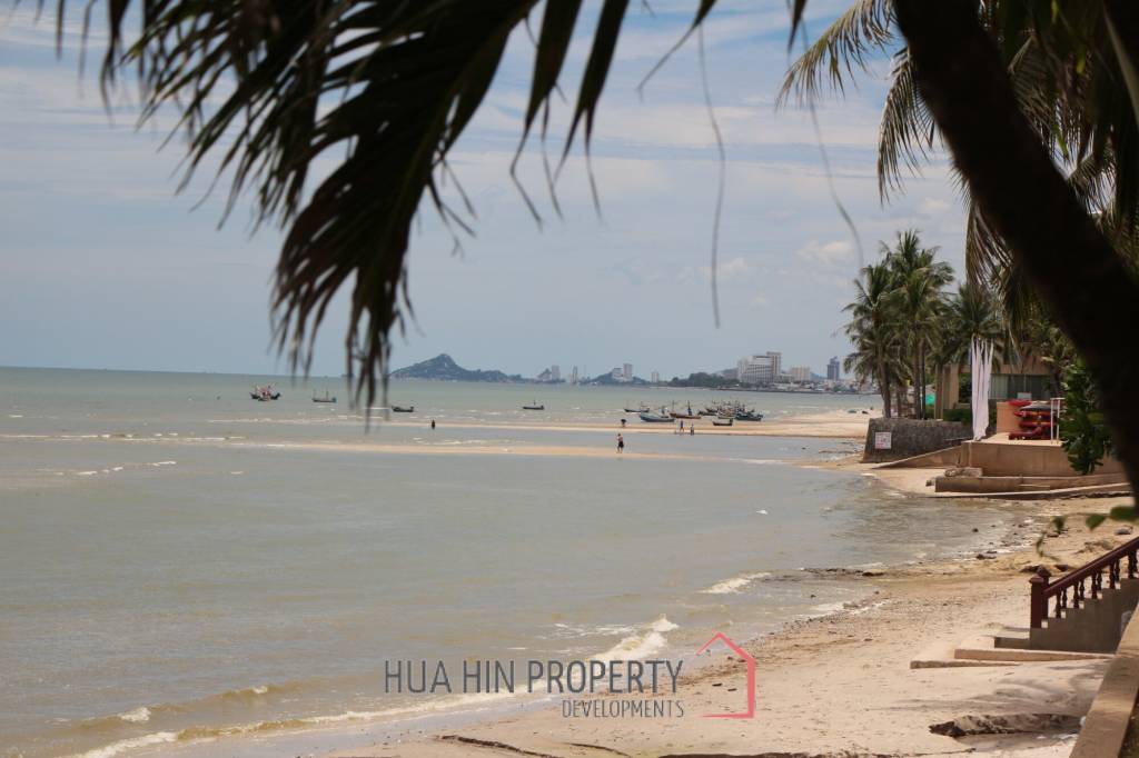 Large Absolute Beachfront Penthouse With Mesmerizing Ocean Views