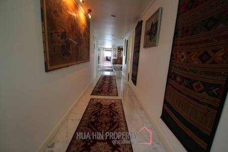 Large Absolute Beachfront Penthouse With Mesmerizing Ocean Views