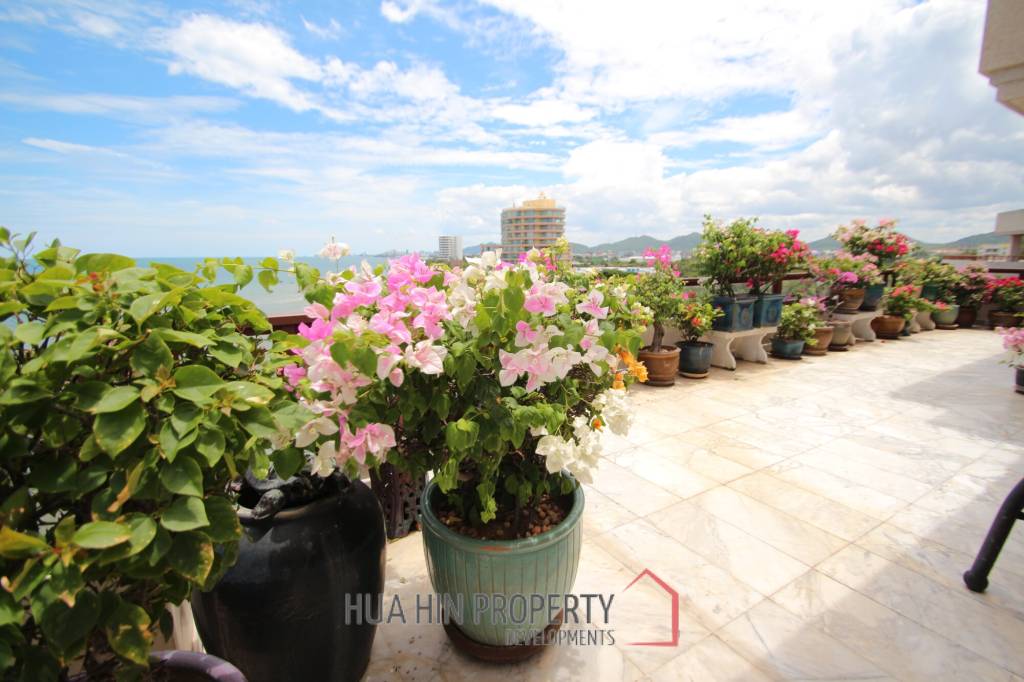 Large Absolute Beachfront Penthouse With Mesmerizing Ocean Views