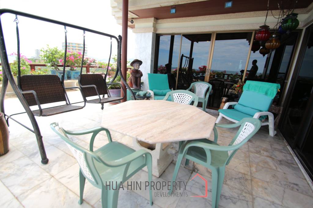 Large Absolute Beachfront Penthouse With Mesmerizing Ocean Views