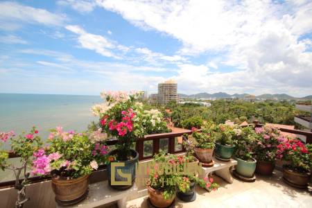 Large Absolute Beachfront Penthouse With Mesmerizing Ocean Views