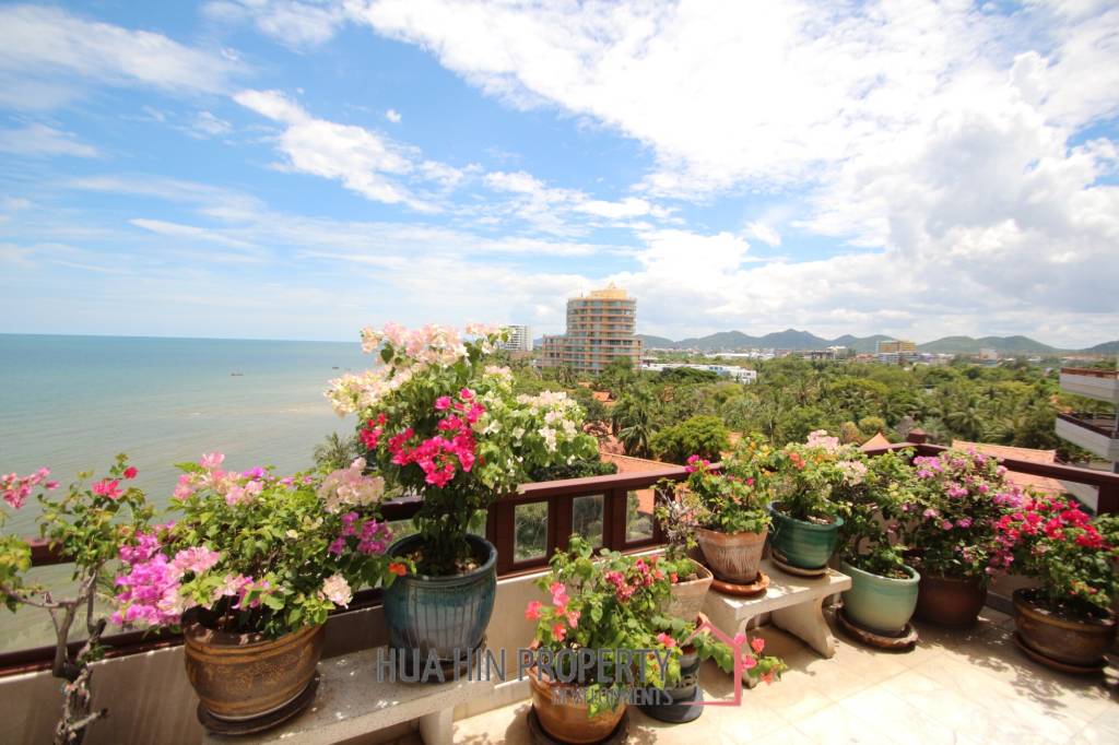 Large Absolute Beachfront Penthouse With Mesmerizing Ocean Views