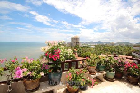 Large Absolute Beachfront Penthouse With Mesmerizing Ocean Views