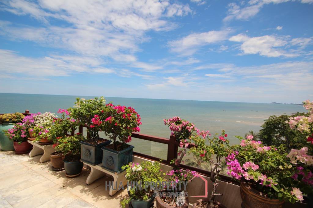 Large Absolute Beachfront Penthouse With Mesmerizing Ocean Views