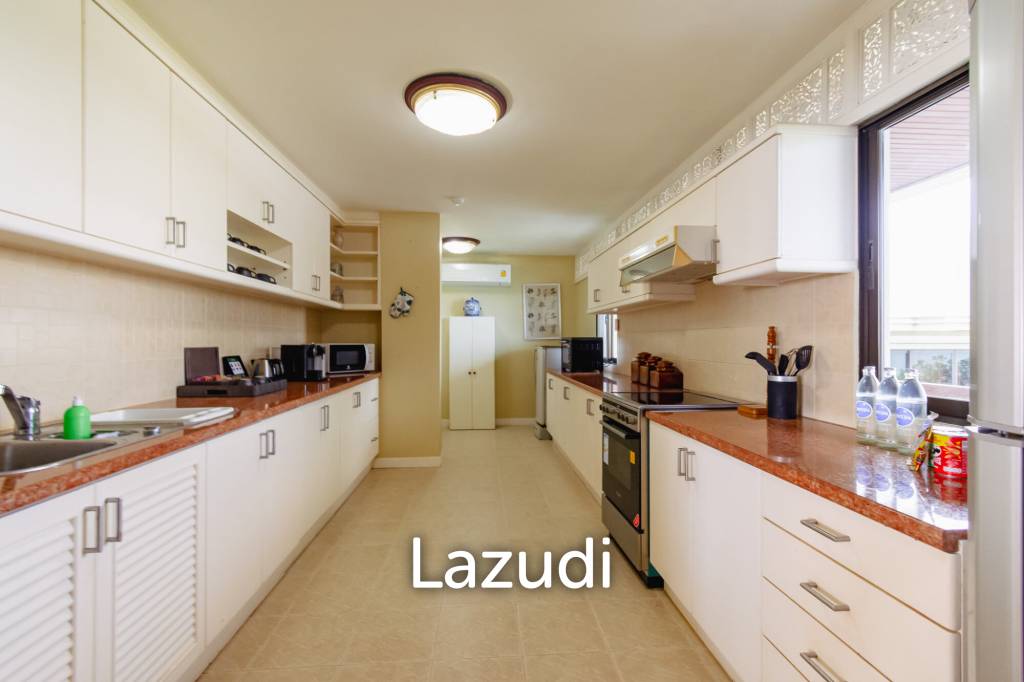 Large Absolute Beachfront Penthouse With Mesmerizing Ocean Views