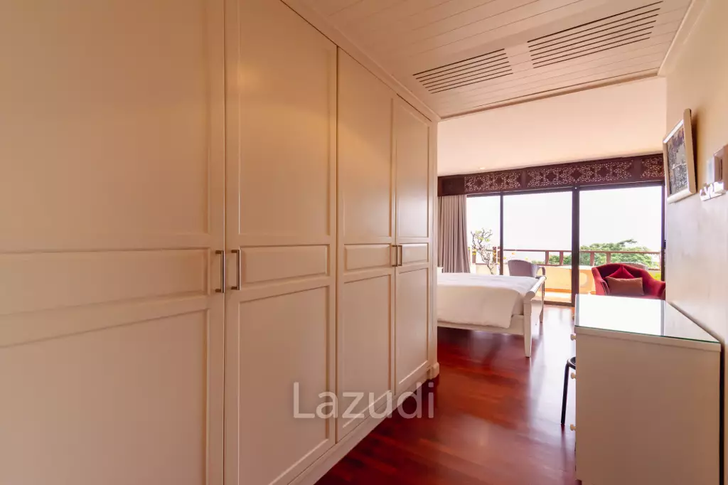 Large Absolute Beachfront Penthouse With Mesmerizing Ocean Views