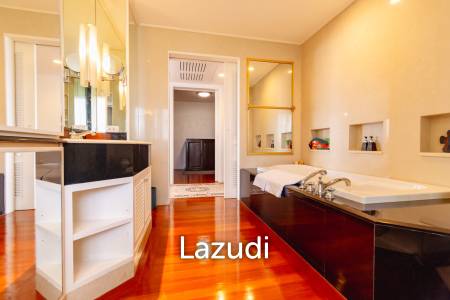 Large Absolute Beachfront Penthouse With Mesmerizing Ocean Views