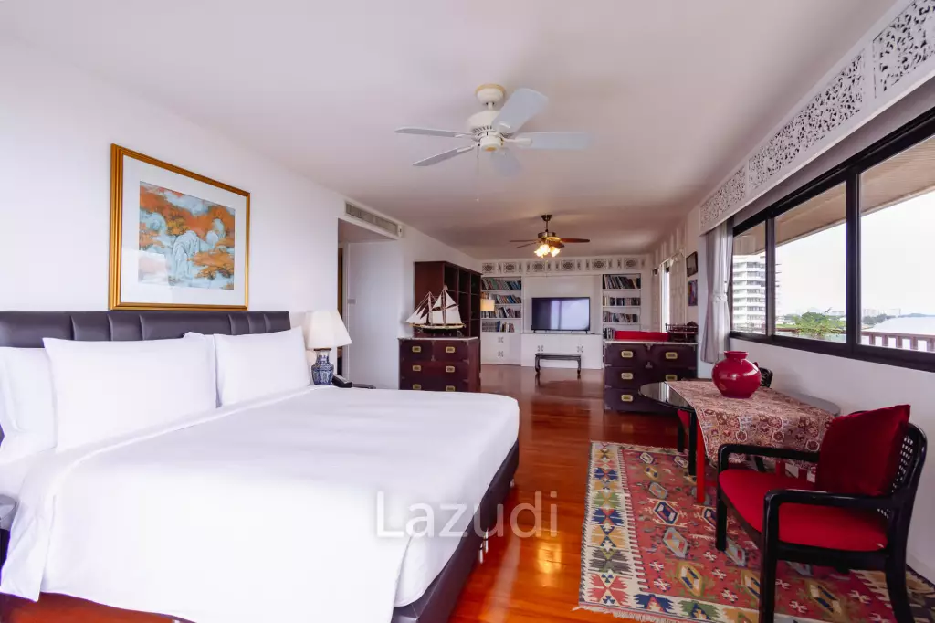 Large Absolute Beachfront Penthouse With Mesmerizing Ocean Views