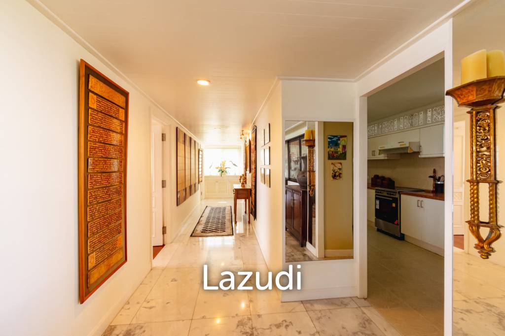 Large Absolute Beachfront Penthouse With Mesmerizing Ocean Views