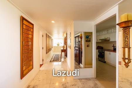 Large Absolute Beachfront Penthouse With Mesmerizing Ocean Views