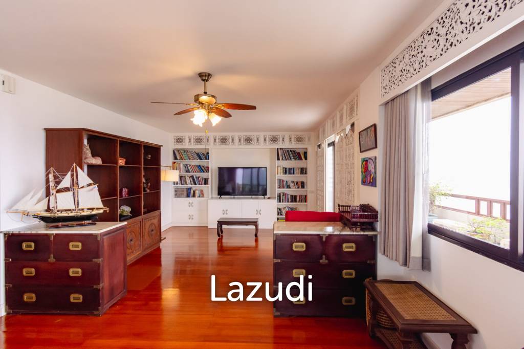 Large Absolute Beachfront Penthouse With Mesmerizing Ocean Views