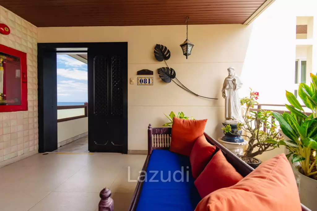 Large Absolute Beachfront Penthouse With Mesmerizing Ocean Views
