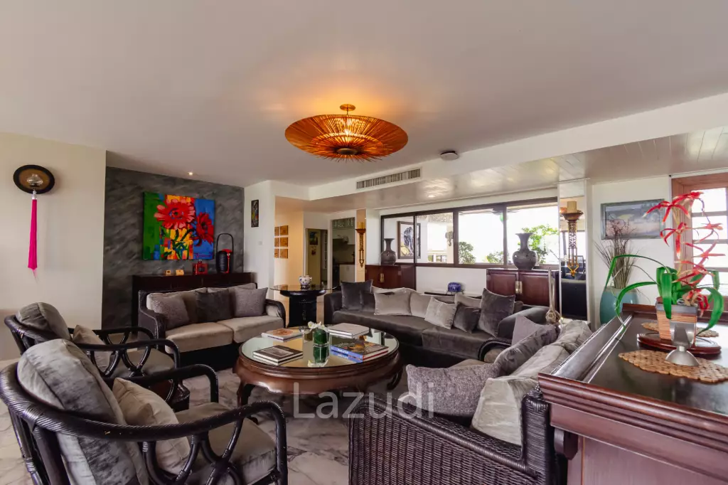 Large Absolute Beachfront Penthouse With Mesmerizing Ocean Views