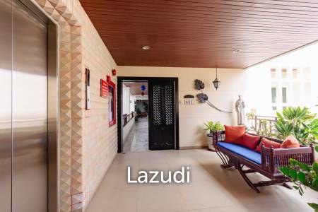 Large Absolute Beachfront Penthouse With Mesmerizing Ocean Views