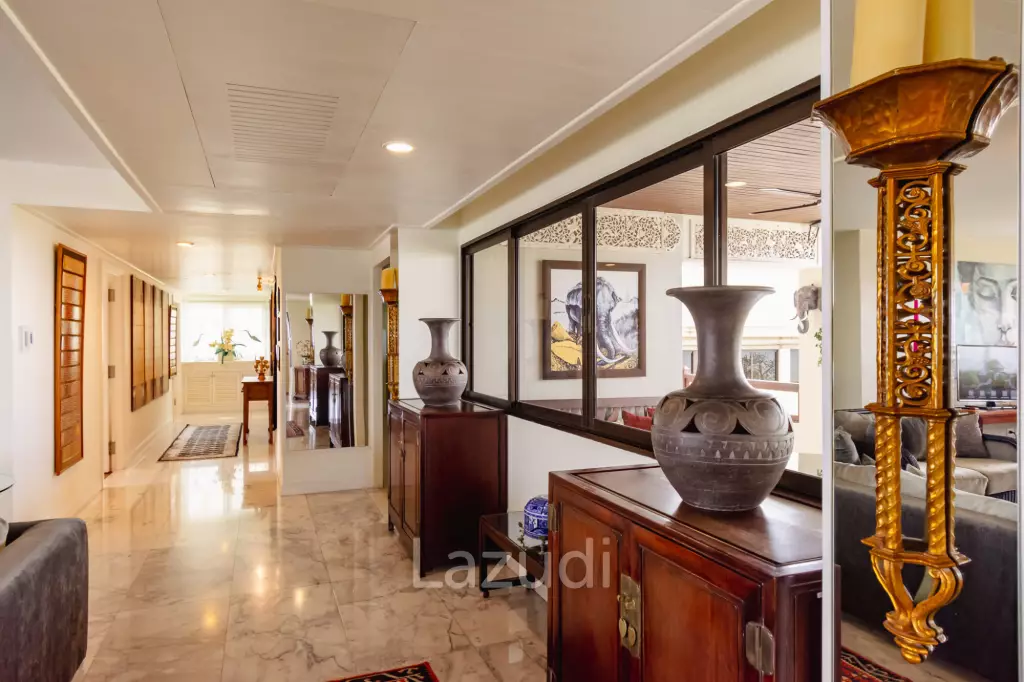 Large Absolute Beachfront Penthouse With Mesmerizing Ocean Views