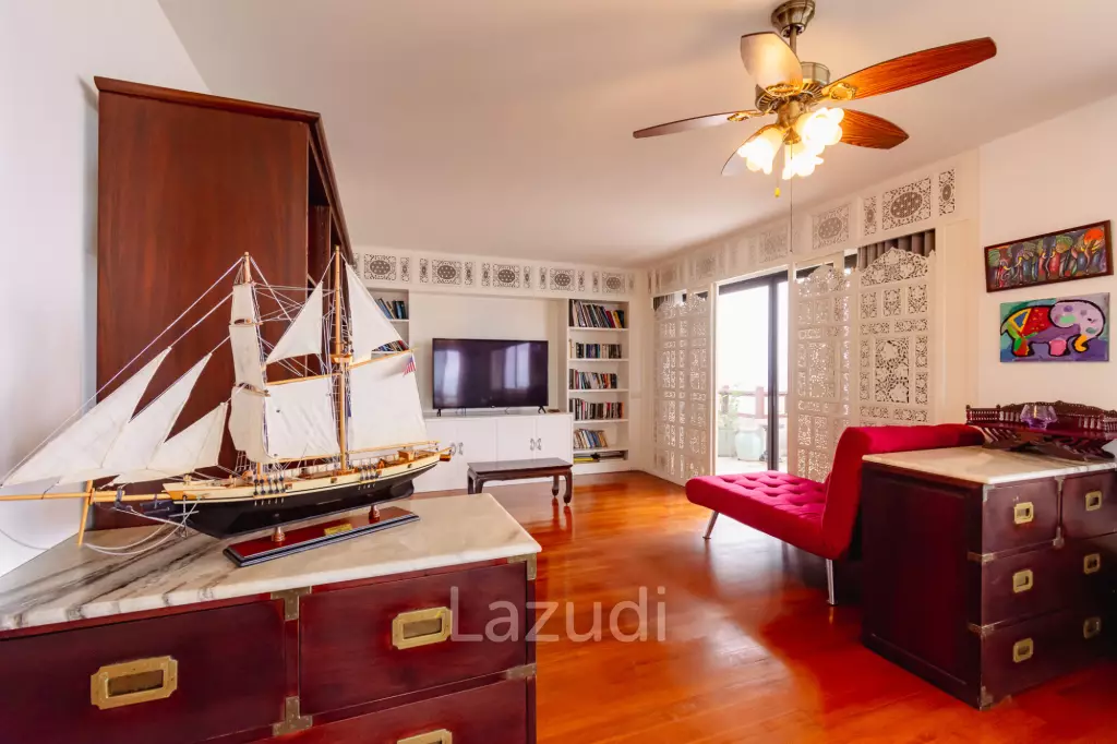 Large Absolute Beachfront Penthouse With Mesmerizing Ocean Views
