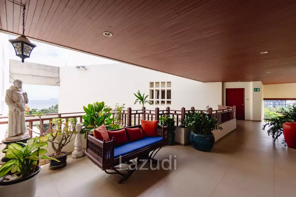 Large Absolute Beachfront Penthouse With Mesmerizing Ocean Views