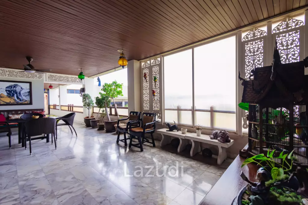 Large Absolute Beachfront Penthouse With Mesmerizing Ocean Views