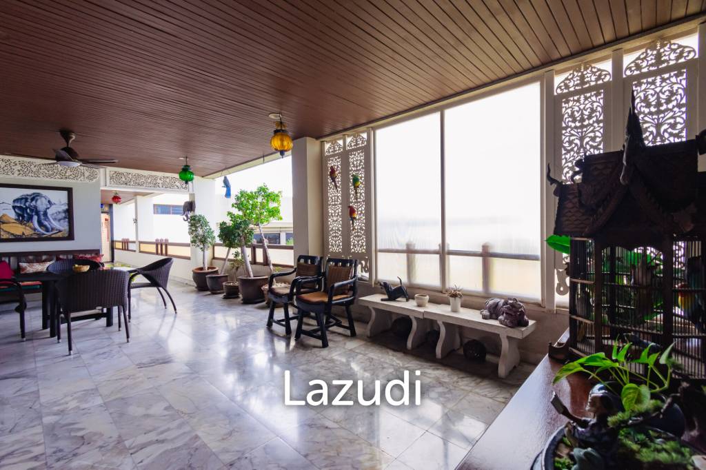 Large Absolute Beachfront Penthouse With Mesmerizing Ocean Views