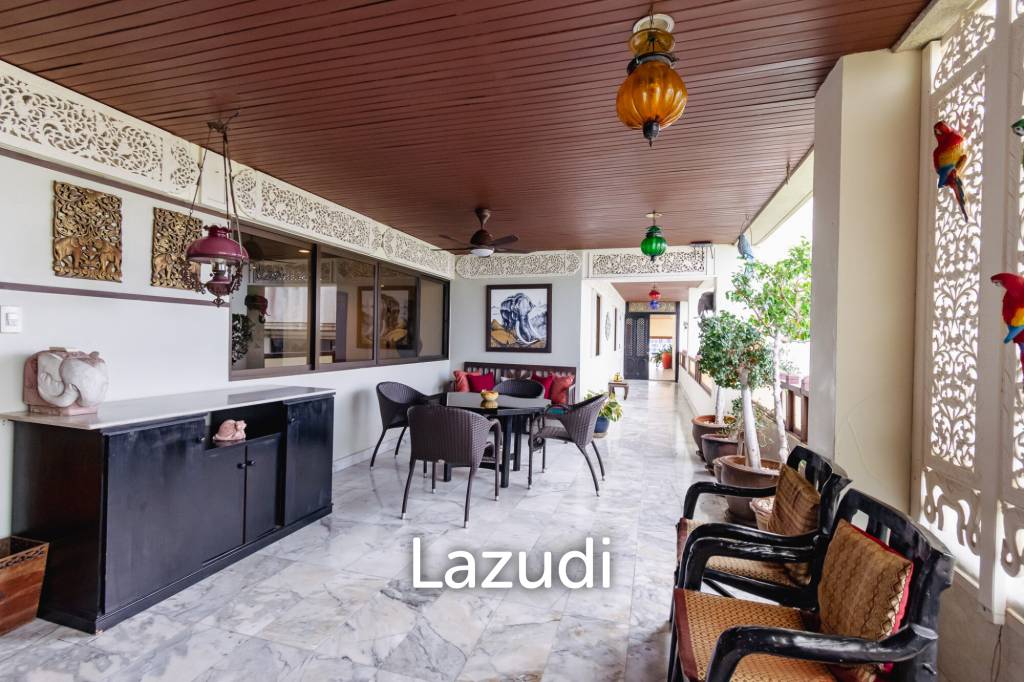 Large Absolute Beachfront Penthouse With Mesmerizing Ocean Views