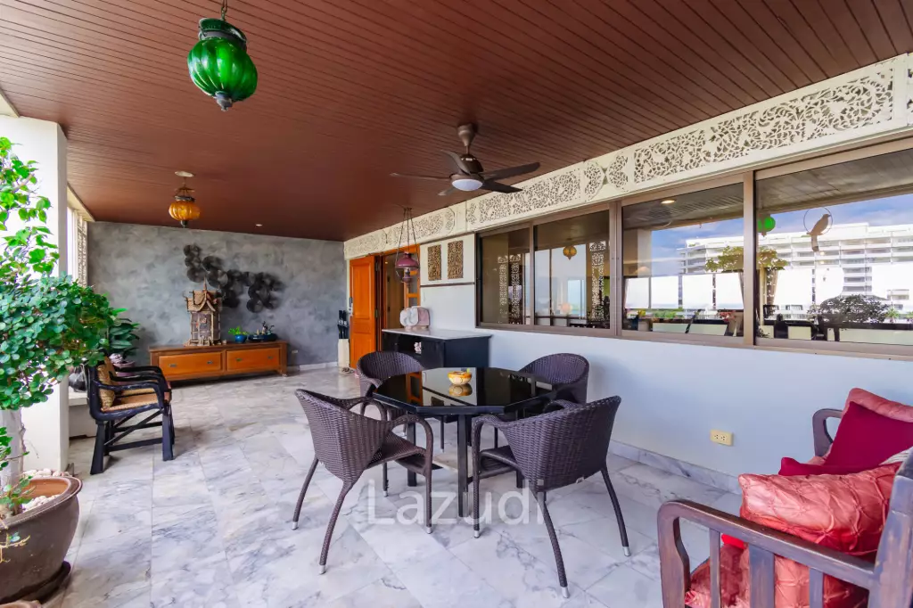 Large Absolute Beachfront Penthouse With Mesmerizing Ocean Views