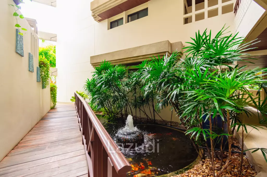 Large Absolute Beachfront Penthouse With Mesmerizing Ocean Views