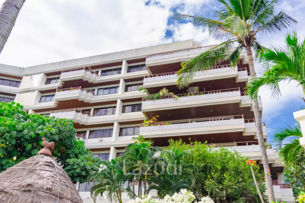 Large Absolute Beachfront Penthouse With Mesmerizing Ocean Views