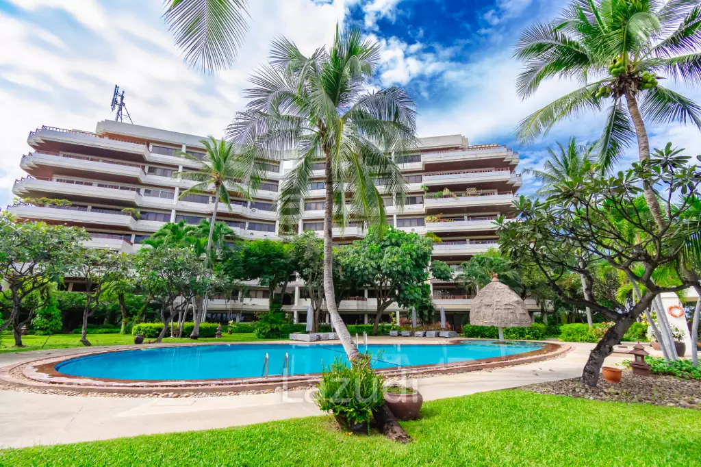 Large Absolute Beachfront Penthouse With Mesmerizing Ocean Views